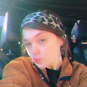 Meet your Posher, Chey